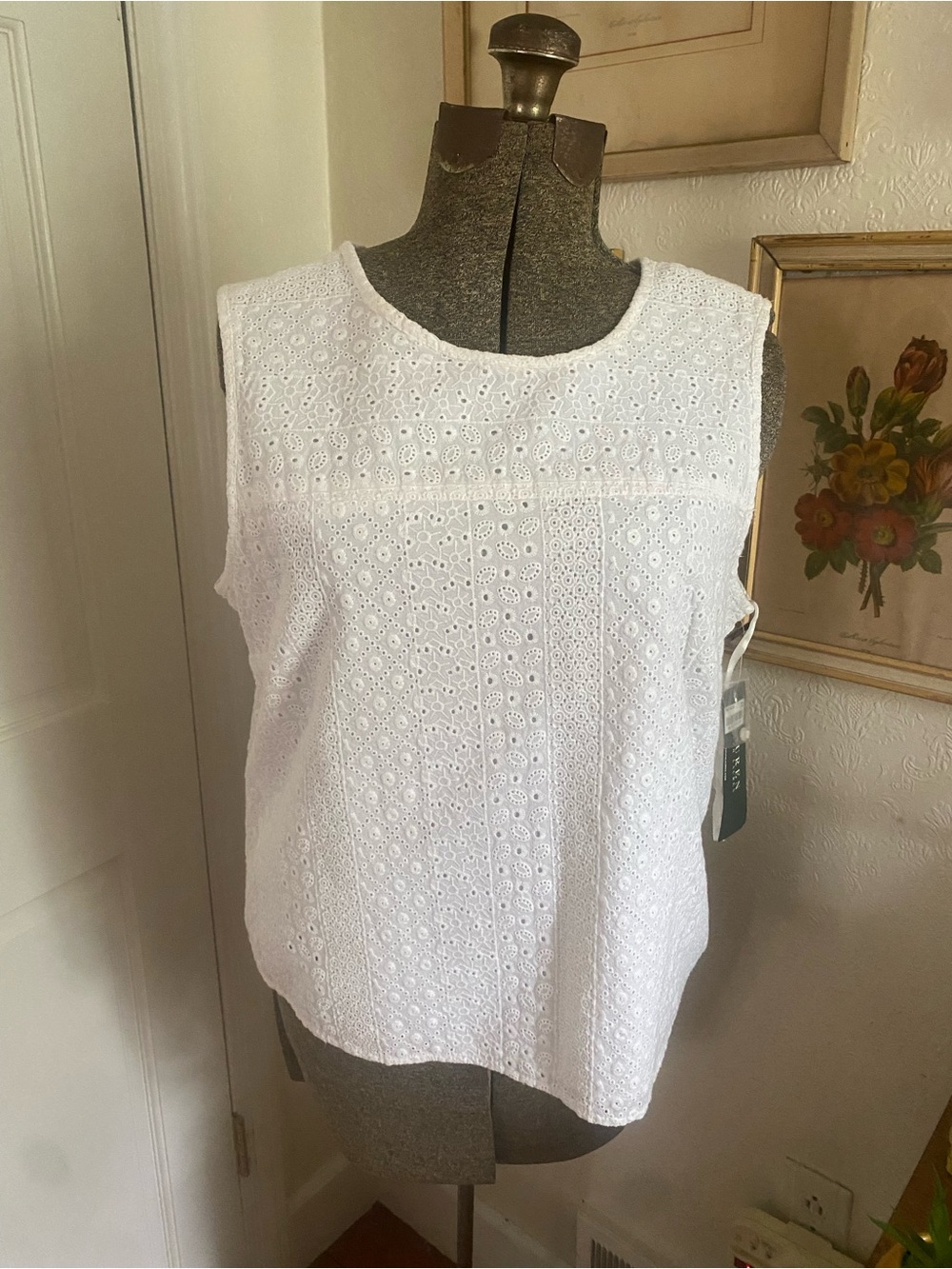 NWT Lauren Ralph Lauren White Eyelet Sleeveless Tank keyhole button coastal Sz L